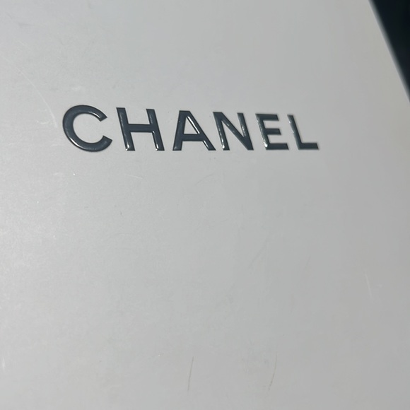 Chanel box.🖤 - Picture 12 of 16